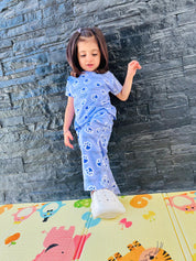 Child wearing Meow Kids Unisex Nightwear